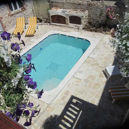 Romantica In Mit Gemeinsamem Pool