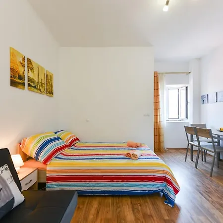 Apartment Romantica In Mit Gemeinsamem Pool Zadar