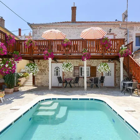 Apartment Romantica In Mit Gemeinsamem Pool Zadar