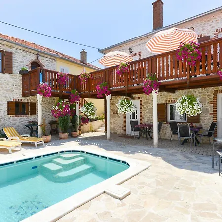 Romantica In Mit Gemeinsamem Pool Apartment *
