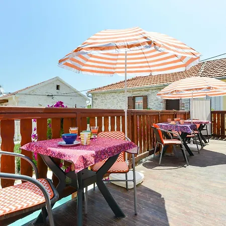 Apartment Romantica In Mit Gemeinsamem Pool